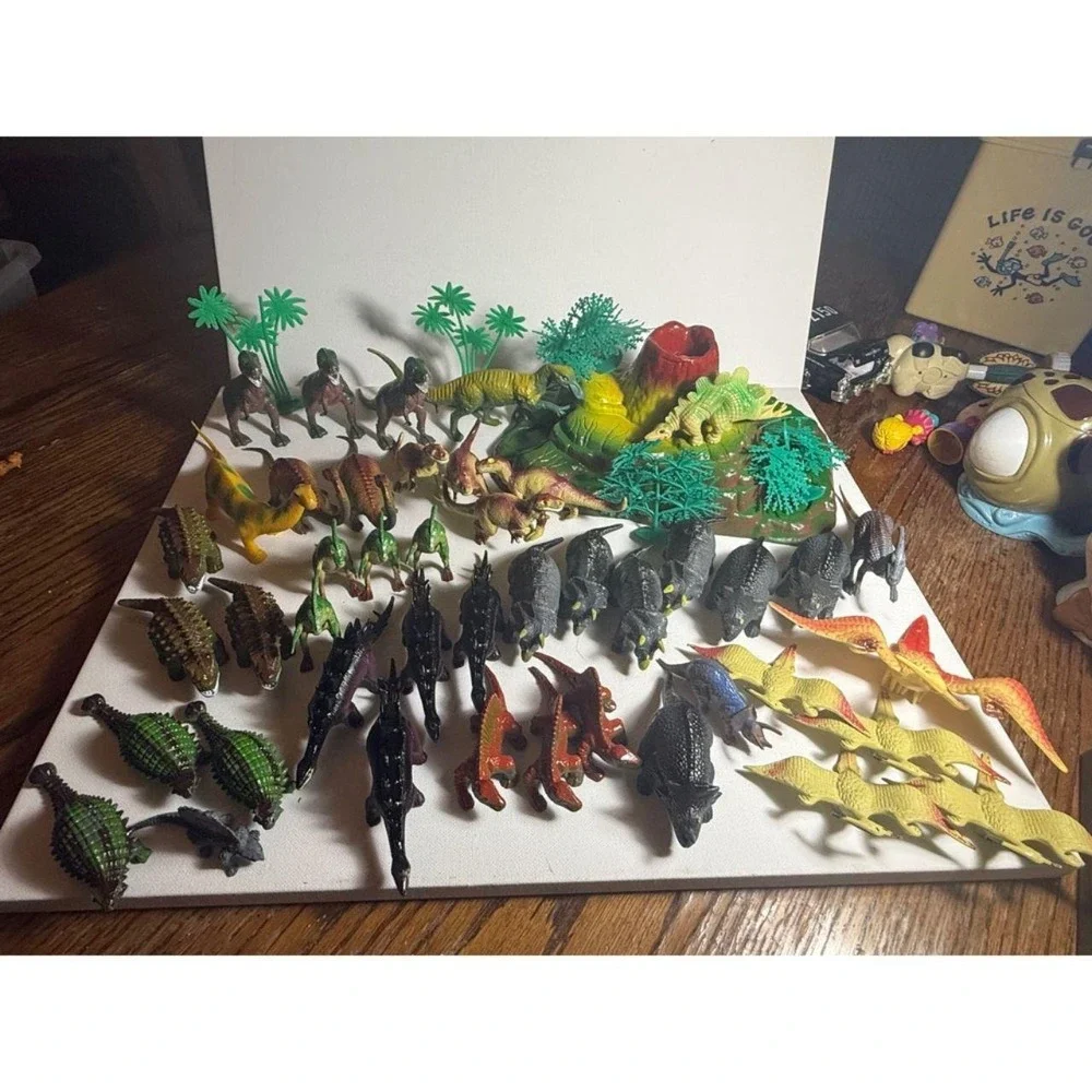 Vintage Lot of Various Sizes and Types Dinosaurs, Volcano & Vegetation HAS BOX